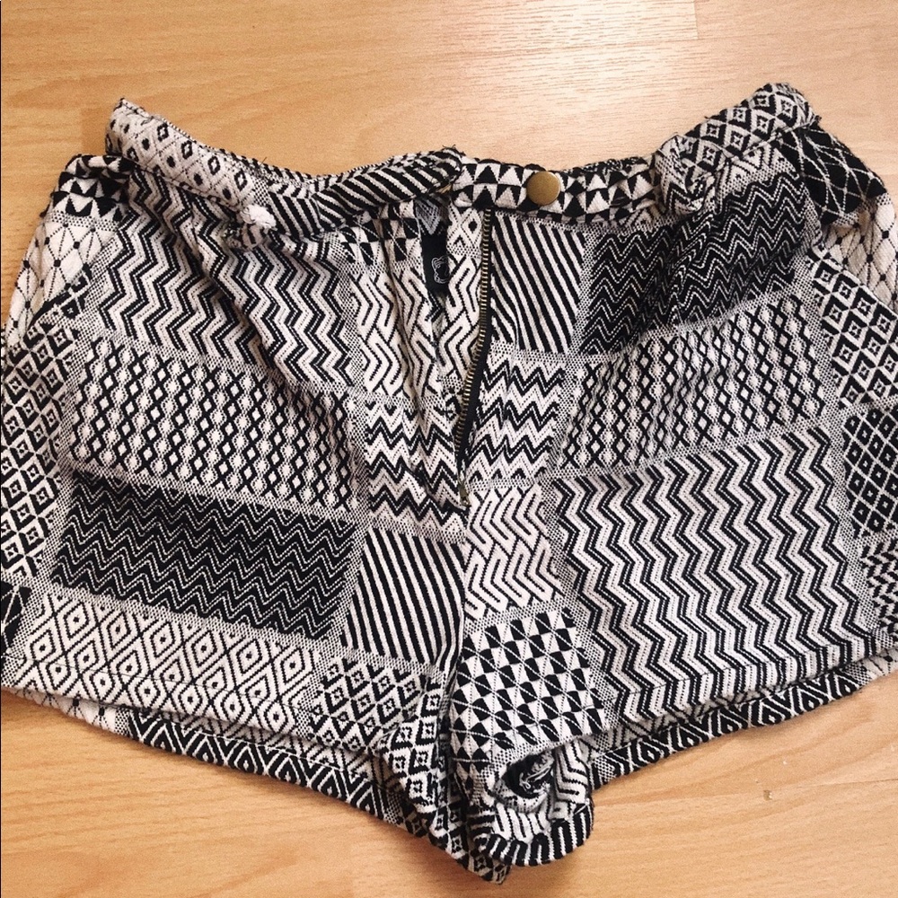 GOING TO DONATE 100% cotton boho pattern shorts
